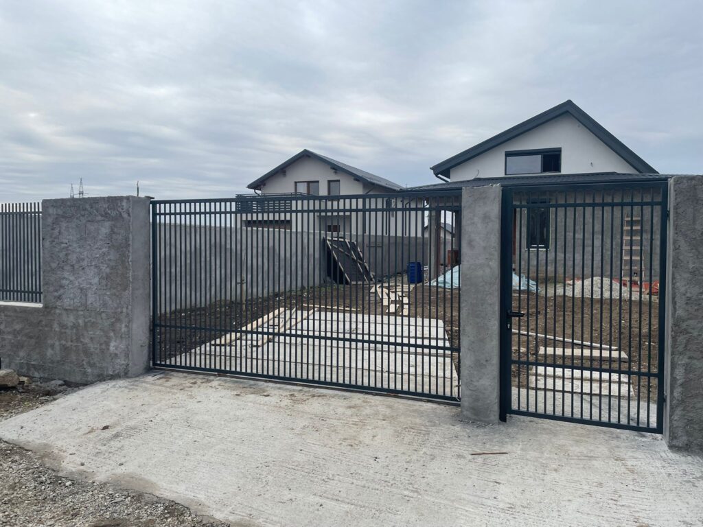 Projects Poartă auto și poartă pietonală fier forjat gri antracit, bare verticale